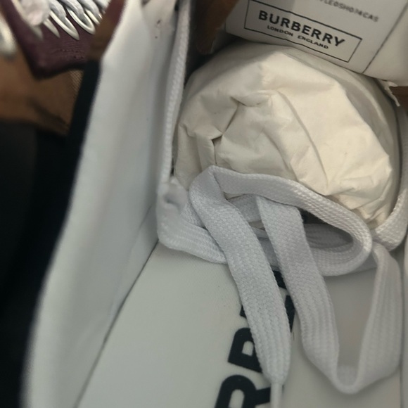 Burberry
Kai Check Low-Top Sneakers (39/9) - Picture 6 of 13